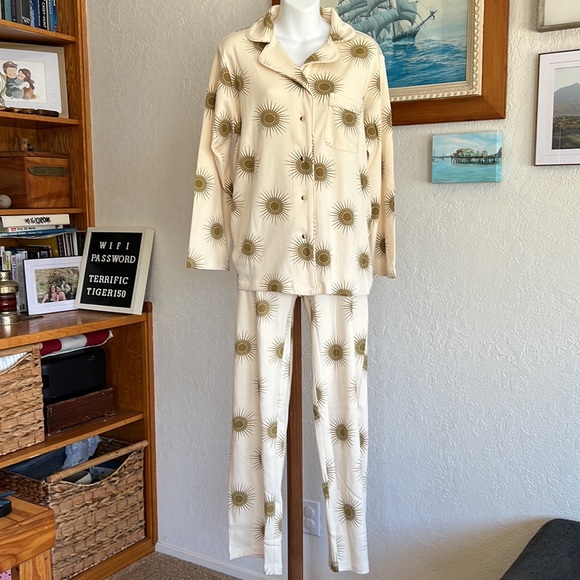 kate quinn Other - NWT Kate Quinn pajama set